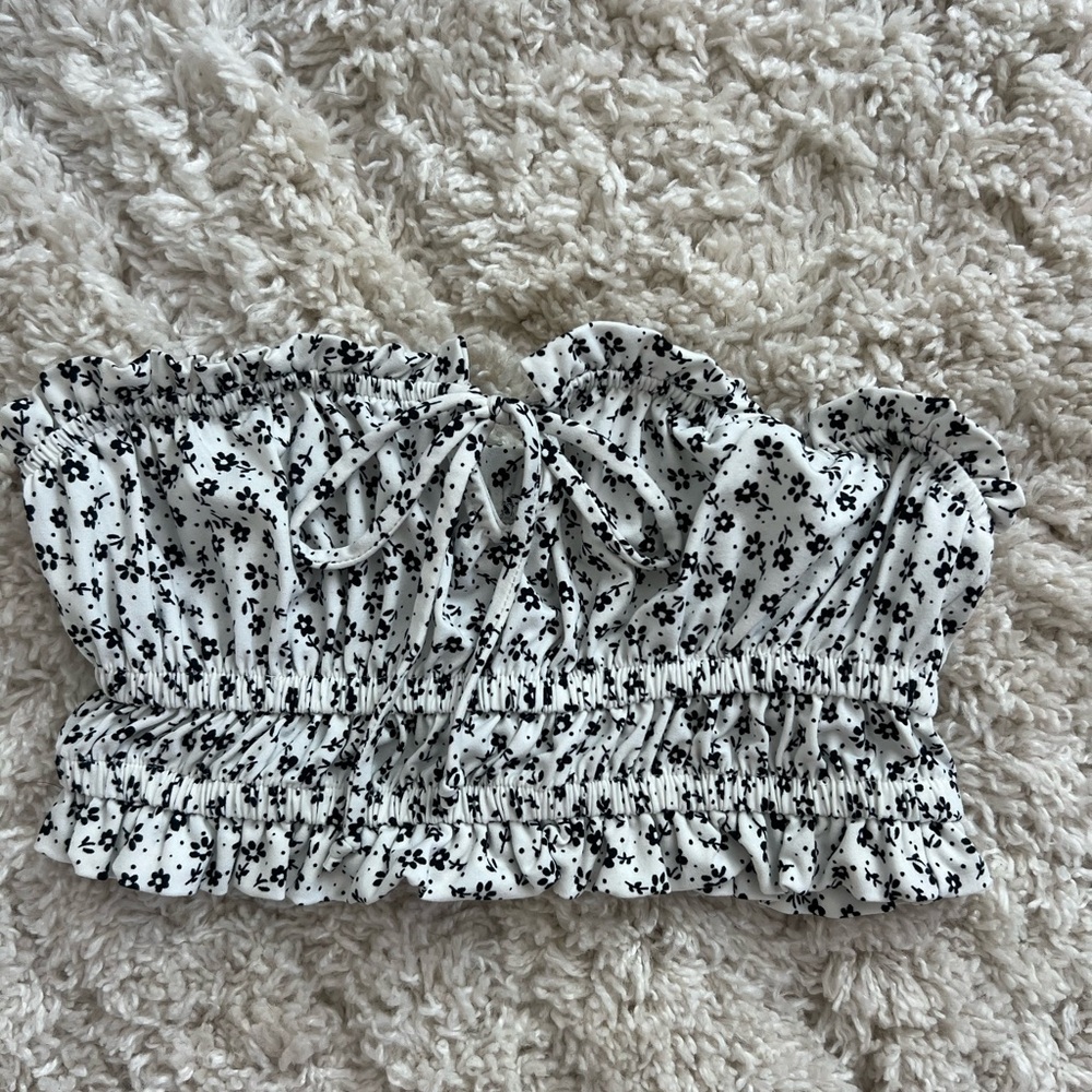Urban Outfitters Black and White Floral Crop Top